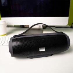 BOCINA PORTATIL BLUETOOTH DE PLASTICO ACABADO RUBBER