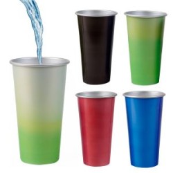 VASO DE ALUMINIO CON EL AGUA FRIA CAMBIA DE COLOR.