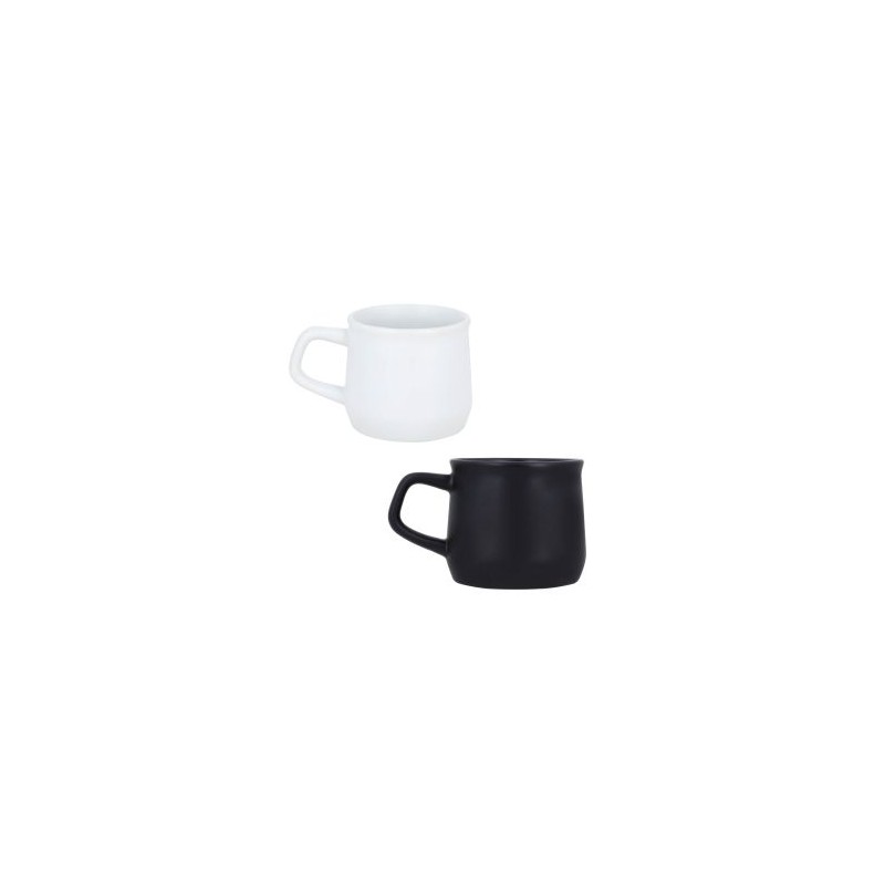 Taza de cerámica con acabado mate y asa rectangular