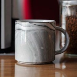 TAZA DE CERAMICA CON APARIENCIA DE MARMOL. 365 ml