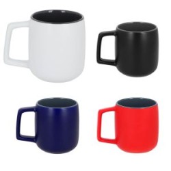 Taza de cerámica con acabado mate y asa rectangular