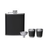 Set de licorera con tapa y 2 vasos metalicos con manga de curpiel